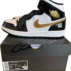 Air Jordan 1Mid SE Patent Black/Metallic Gold 9.5 w/ Box Brand New